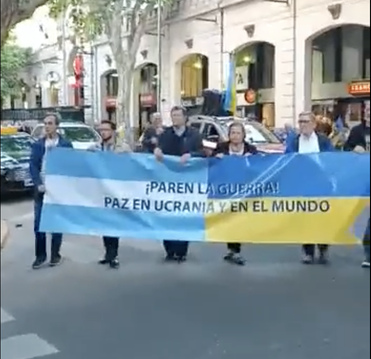 PROTESTA FRENTE A LA EMBAJADA DE LA FEDERACIÓN RUSA